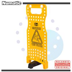 Señal de pavimento mojado amarillo con soporte